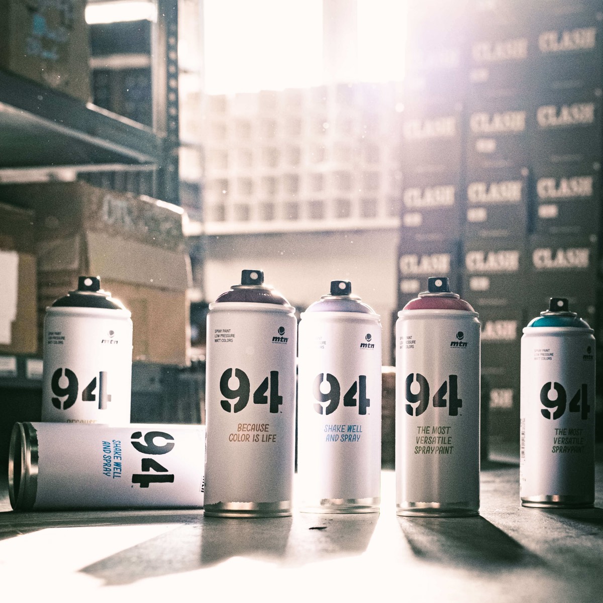 Produktfotografie von Spraydosen im Gegenlicht, Leipzig